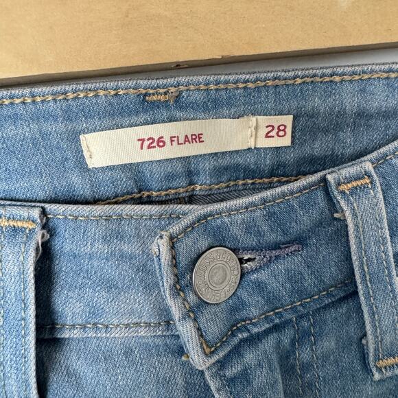 Levi's 726 Flare Light Wash Jeans Size 28 - Picture 5 of 14
